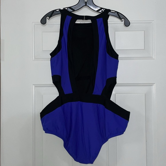 MIRACLESUIT High Neck Halter Cut Out Open Back Slimming Swim Suit One Piece 16 - Picture 4 of 8